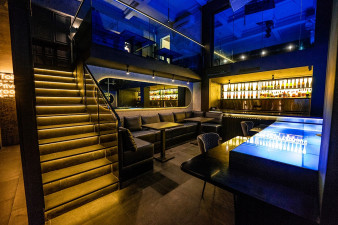   Z gentlemen bar -