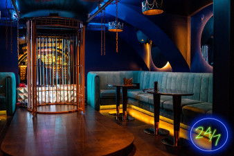   Z gentlemen bar -