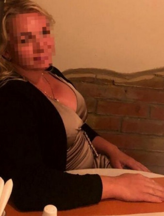 Девушка массажистка Николь, салон ЧМ Николь