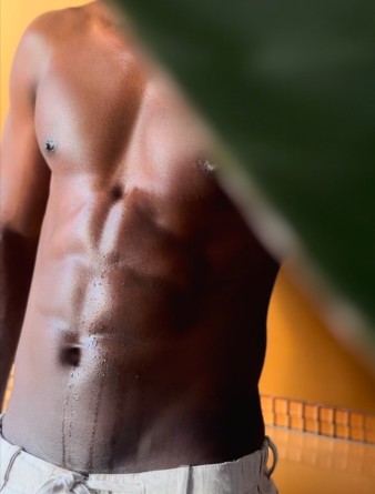 Девушка массажистка Valdes, салон VALDES