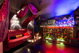   Z gentlemen bar -