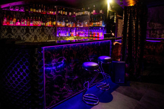   Z gentlemen bar -