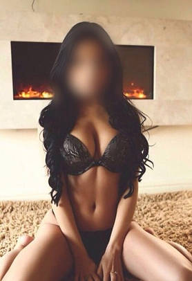 Девушка массажистка Алёна, салон Мурмассаж Девушка массажистка Алёна, салон Мурмассаж