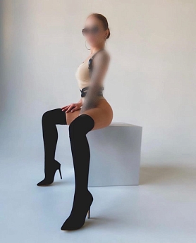 Девушка массажистка Лёля, салон Megapolis