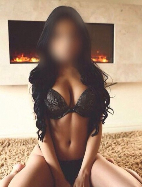 Девушка массажистка Алёна, салон Мурмассаж